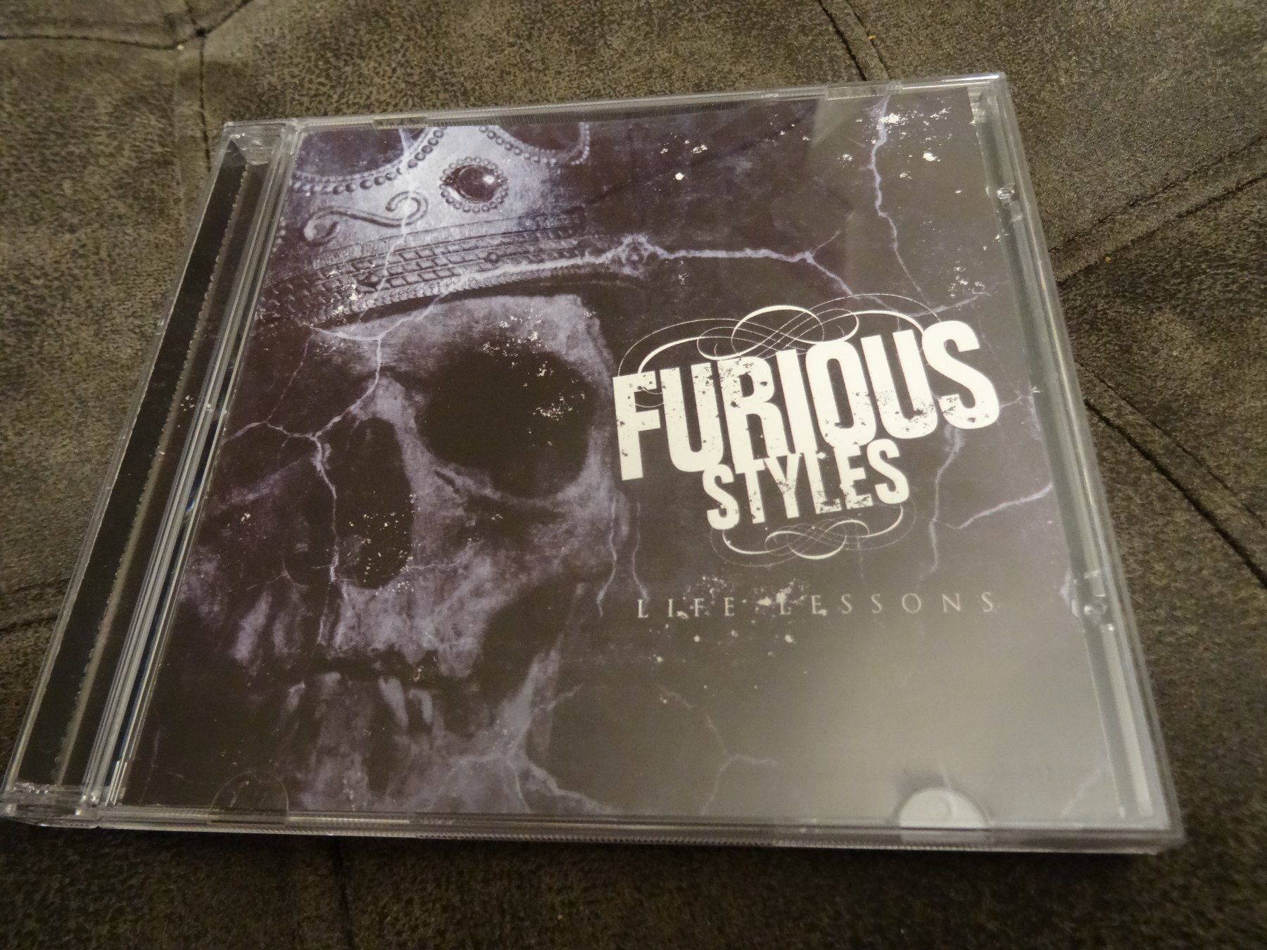 CD: Furious Styles - Life Lessons CD – Usato da Olten venduto da Disc-Ausverkauf