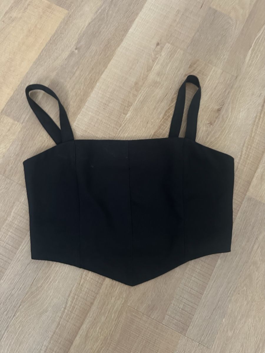 Top: Crop Top – Nuovo (secondo la descrizione) da Zürich venduto da gryffindor_aurorin