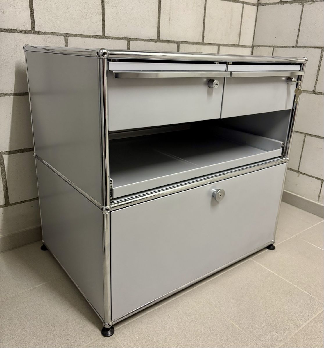 USM Cassettiere: USM Haller Multifunktionsmöbel, Lichtgrau, top Zustand! – Usato da Bolligen venduto da Kastanienmann 2