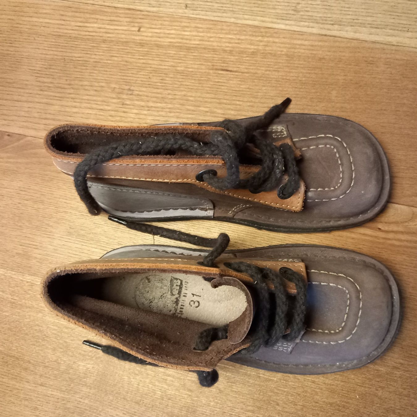 Kickers Scarpe per ragazze: Kickers 31 – Usato da Courrendlin venduto da tititchoun