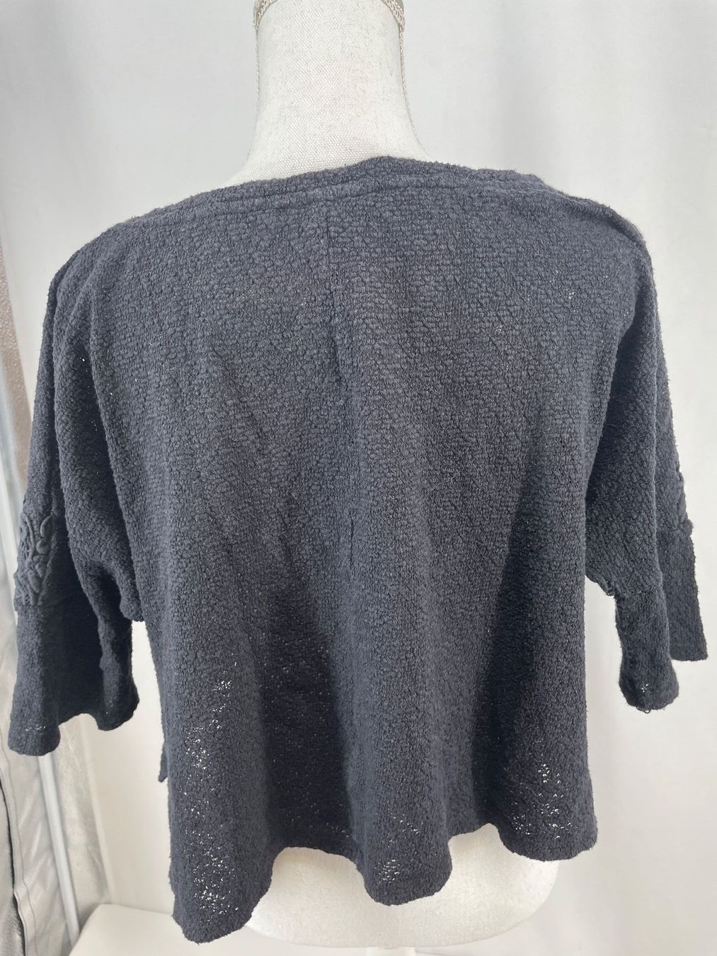 Pulls & Sweat-shirts: CHICOREE pull noir S – D'occasion à Lausanne par PlusValue_Lausanne 1