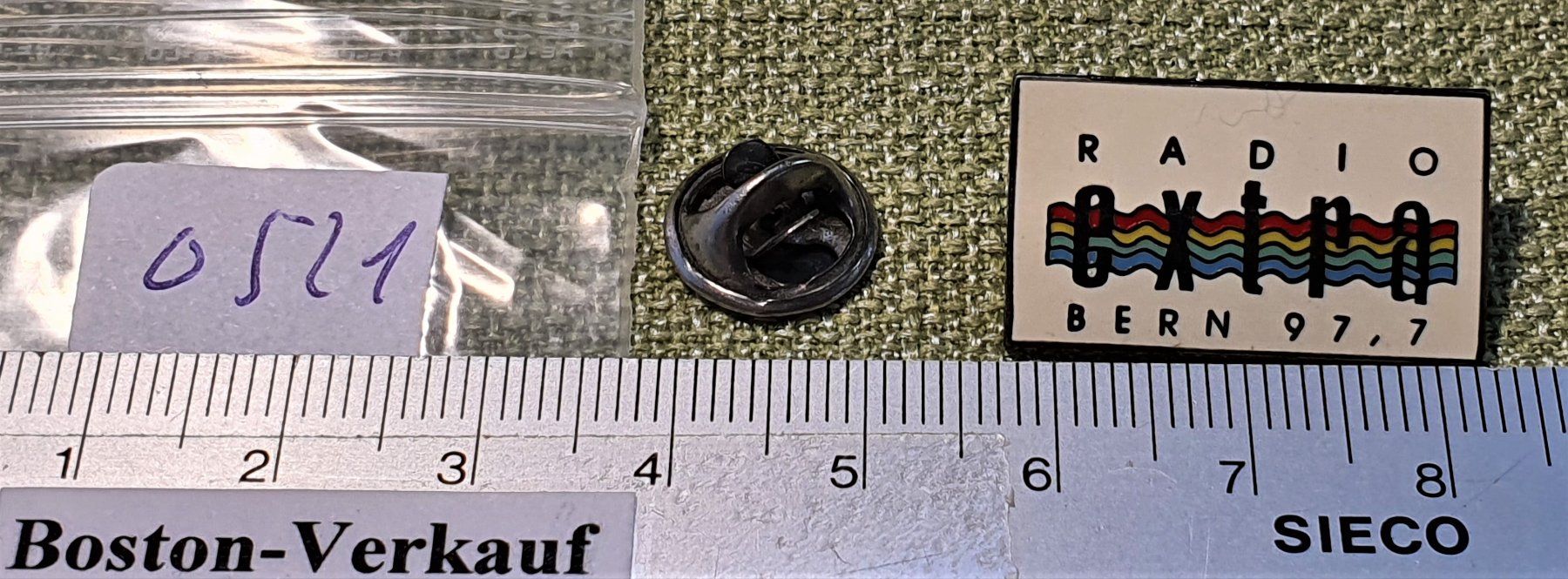Placchette & Badge: O521 - Pin RADIO extra BERN 97.7 – Usato da Reinach BL venduto da Boston-Verkauf 1