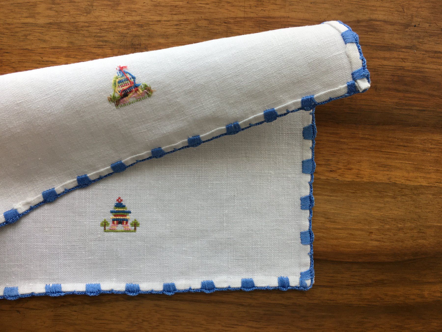 Sottobicchieri: Deckchen  handgestickt  und  umhäkelt  Untersetzer – Usato da Subingen venduto da ArtBead 2