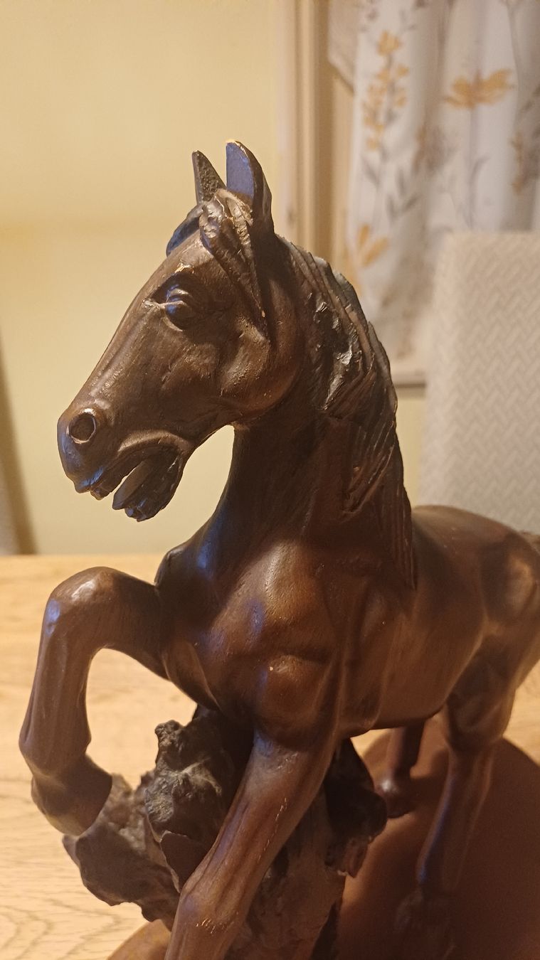 Figuren: Vintage geschnitztes  Holzpferd – Gebraucht aus Flawil von Pinkmalibu 4