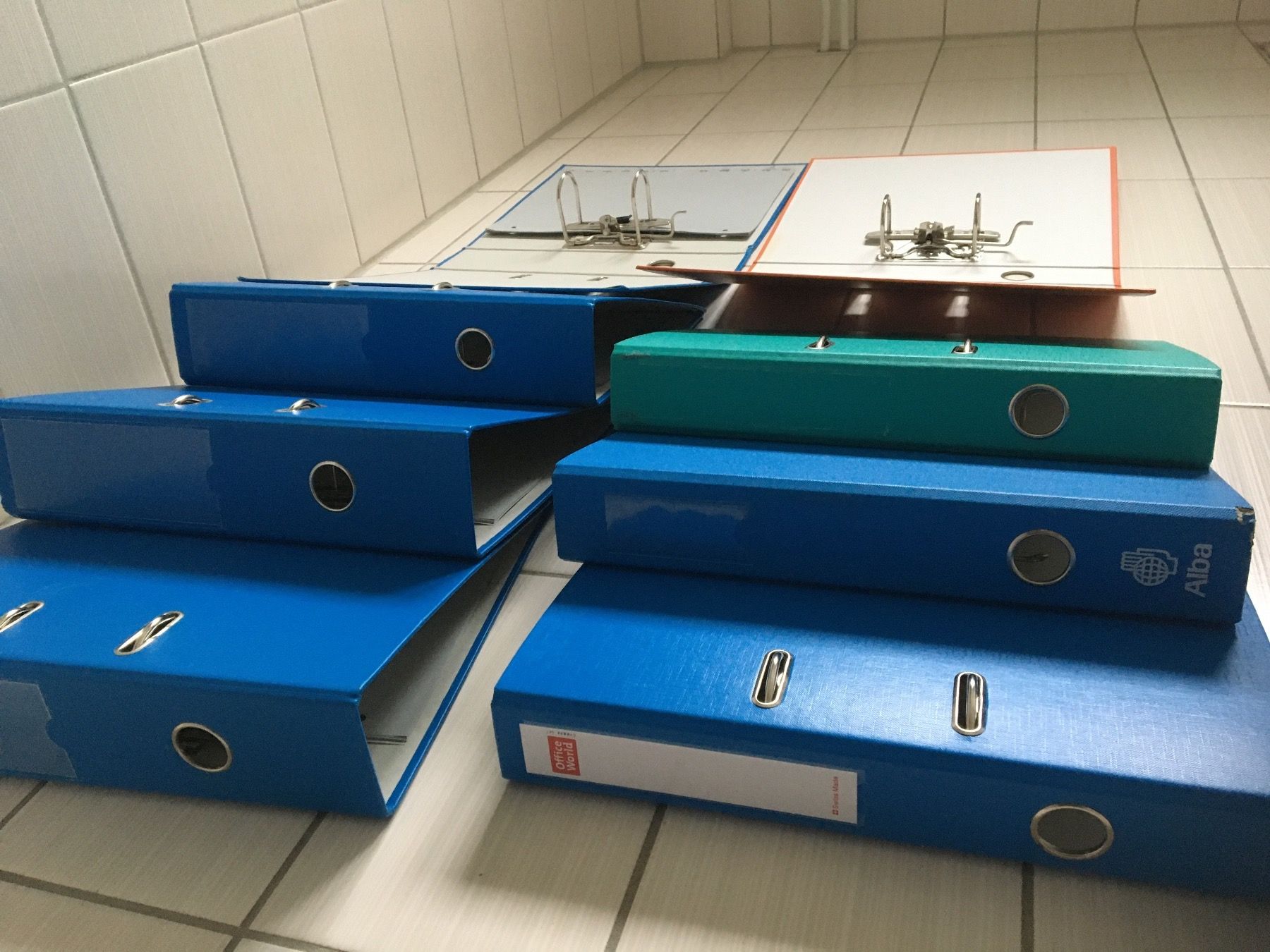 Ordner: 2x4 Ordner in 2 verschiedenen Dicken – Gebraucht aus Arth von Vrecam51 1