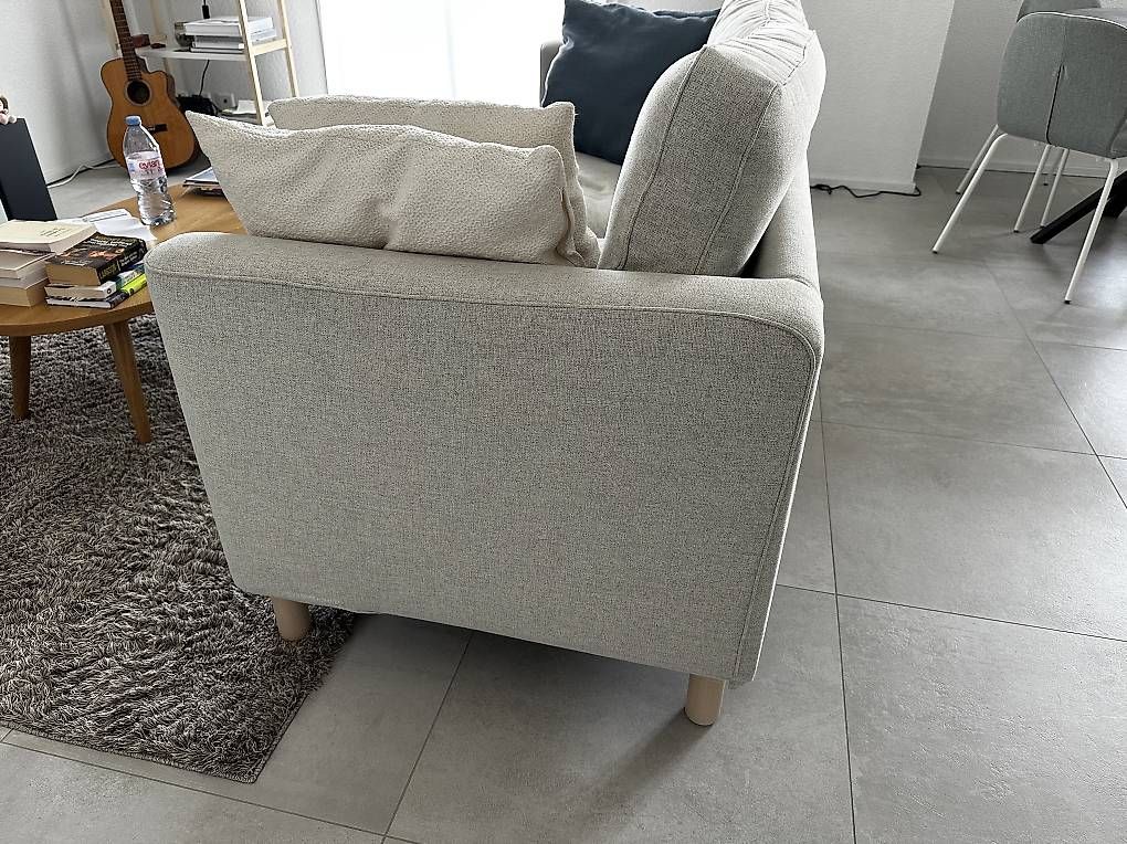 Ikea Divani: Canapé 3 places IKEA beige confortable – Usato da Peseux venduto da J_avi 2