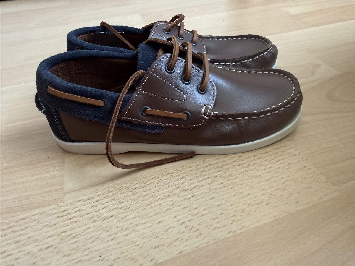 Scarpe per ragazzi: Neue Braune Segelschuhe, Gr. 32/ 33 – Nuovo e nell'imballaggio originale da St. Margrethen SG venduto da mer_mp2n
