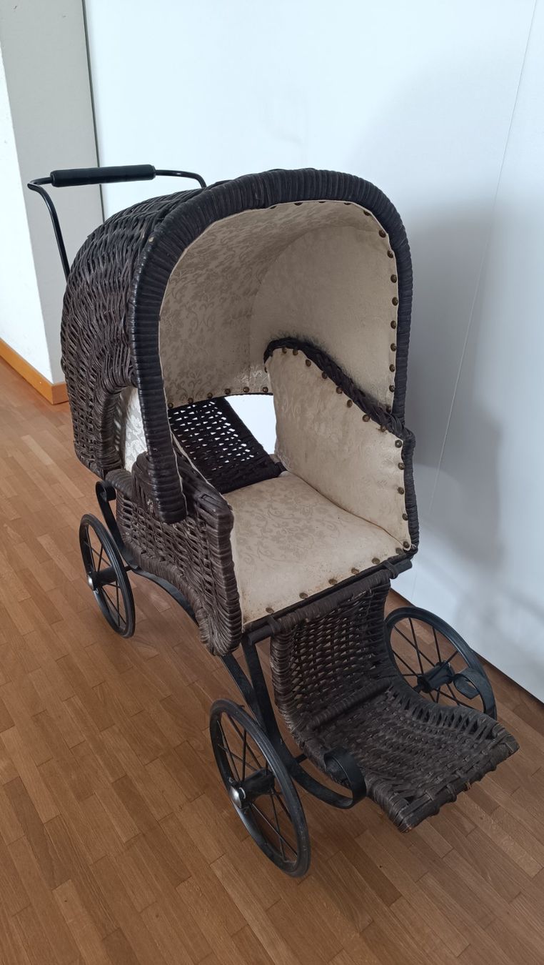 Carrozzine per bambole: Antiker nostalgischer Puppenwagen – Usato da Zürich venduto da Jul69 8