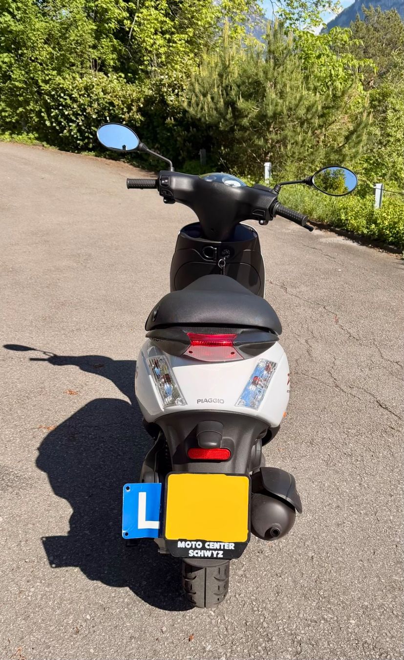 Piaggio Strada: Piaggio ZIP 50 weiss – Usato da Gersau venduto da walin_6442 9