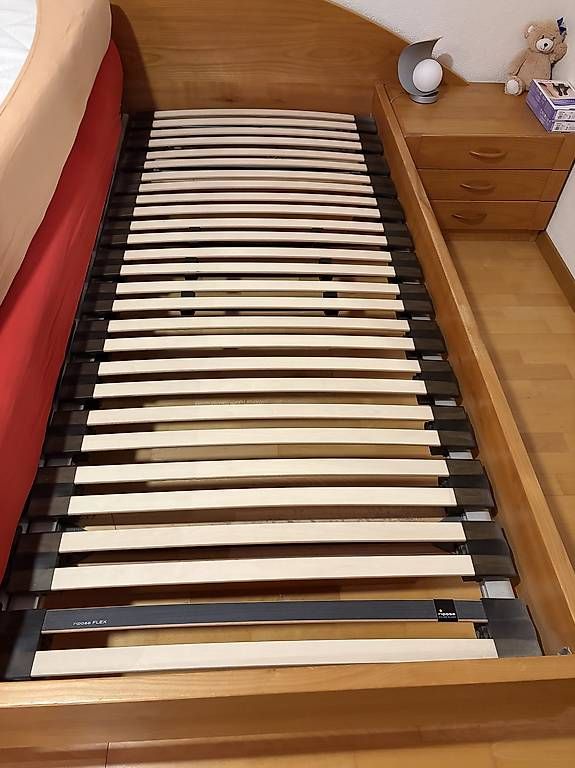 Betten: Doppelbett aus Kirschholz massiv – Gebraucht aus Stettlen von leone1963 1