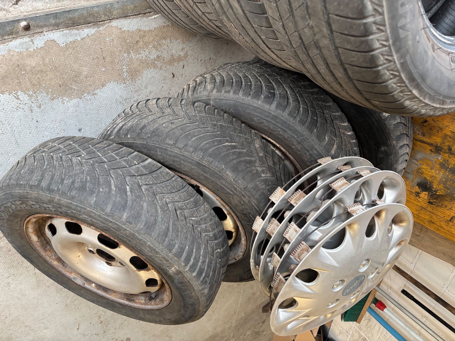Audi Felgen: Felgen Pneu – Gebraucht aus Sumiswald von Gspusi02 1
