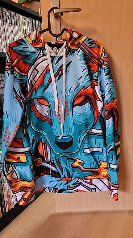 Pullover & Sweatshirts: Into the am Pullover Wolf Größe XS – Gebraucht aus Seuzach von Larssson