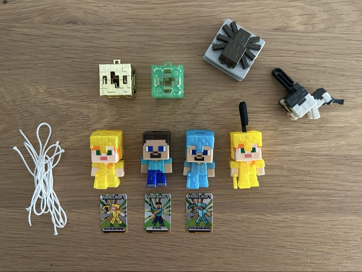 Spielzeuge: 8 Minecraft Figuren von Kinder Joy – Neu (gemäss Beschreibung) aus Naters von Gemschhtte
