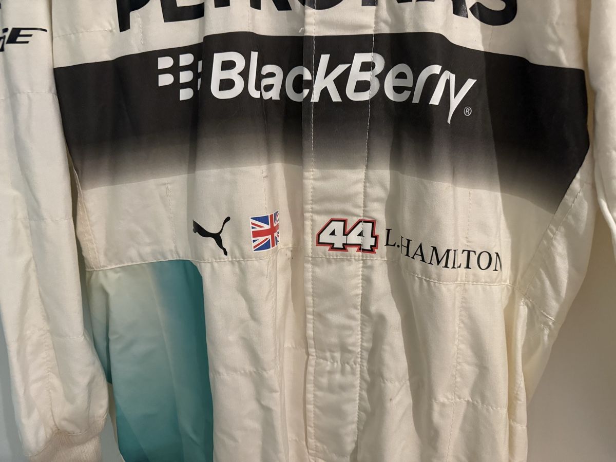 Completi: Lewis Hamilton Rennanzug – Usato da Wängi venduto da Hami22 1