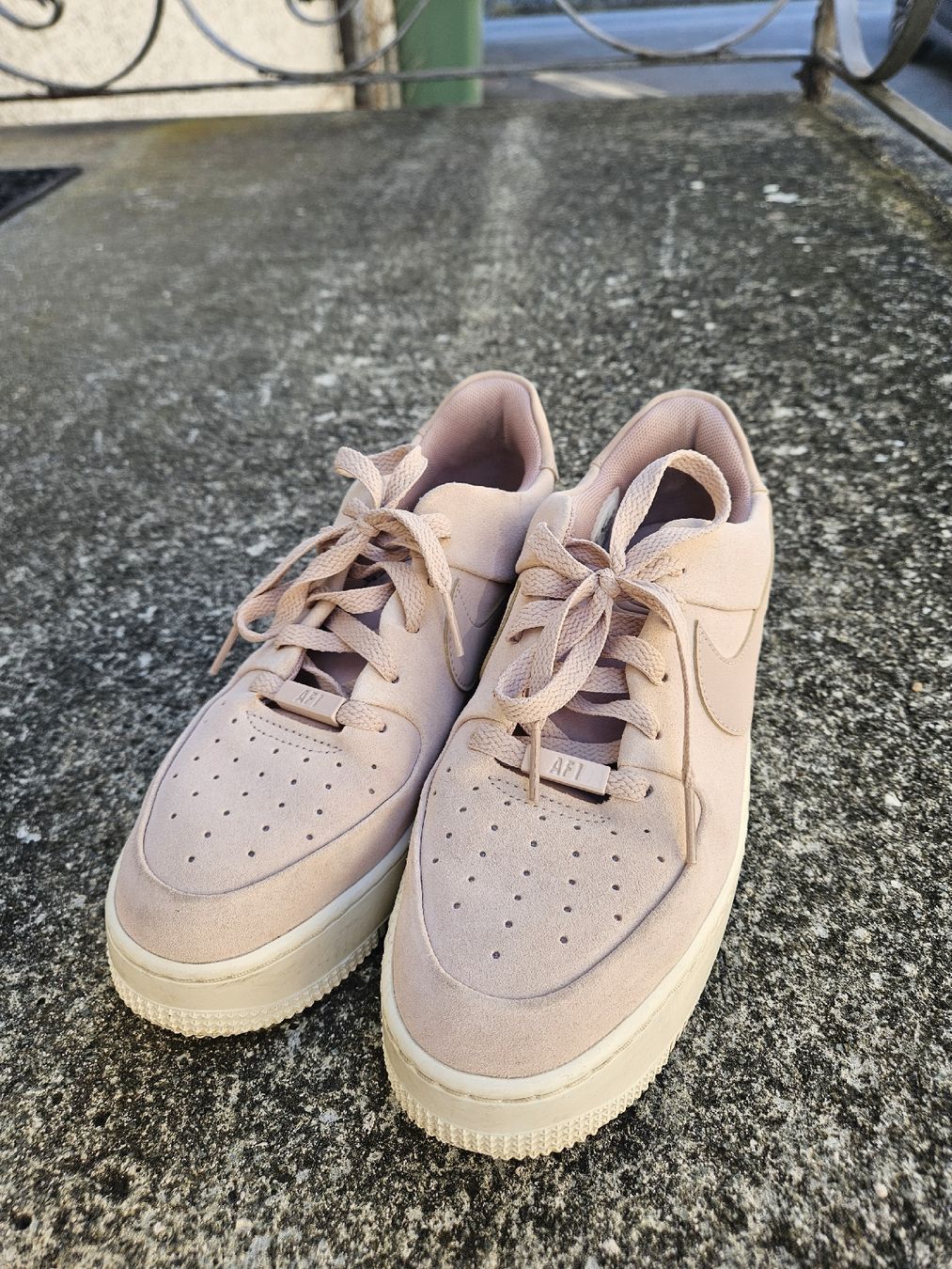 Scarpe da donna: Nike Air Force 1 Sage – Usato da Saland venduto da Rose0109 2