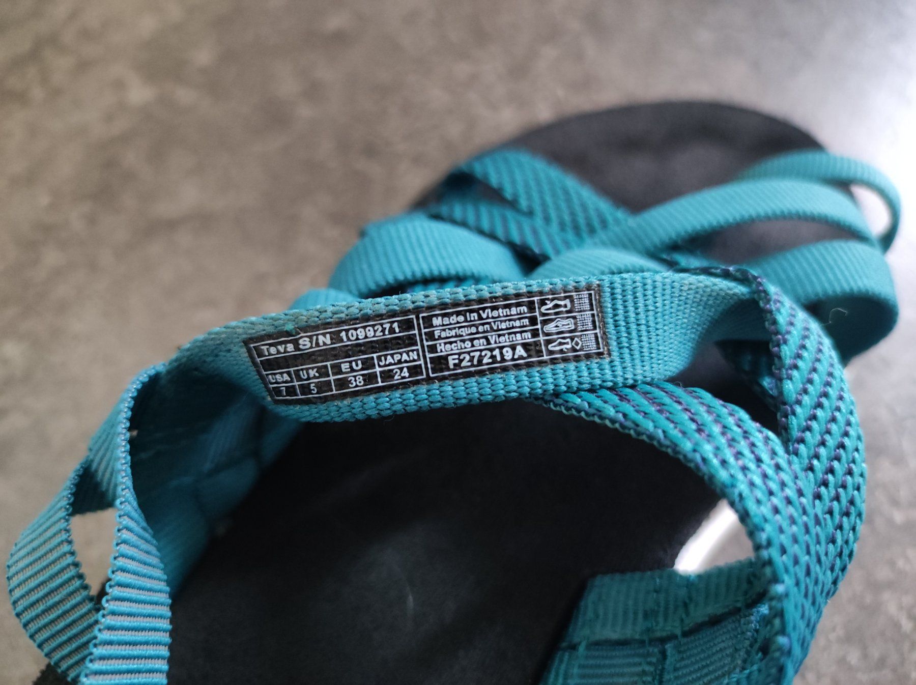 Teva Scarpe da donna: Teva Voya Strappy, Gr. 38, evtl. Gr.37 – Usato da Wohlen AG venduto da Tikale 2