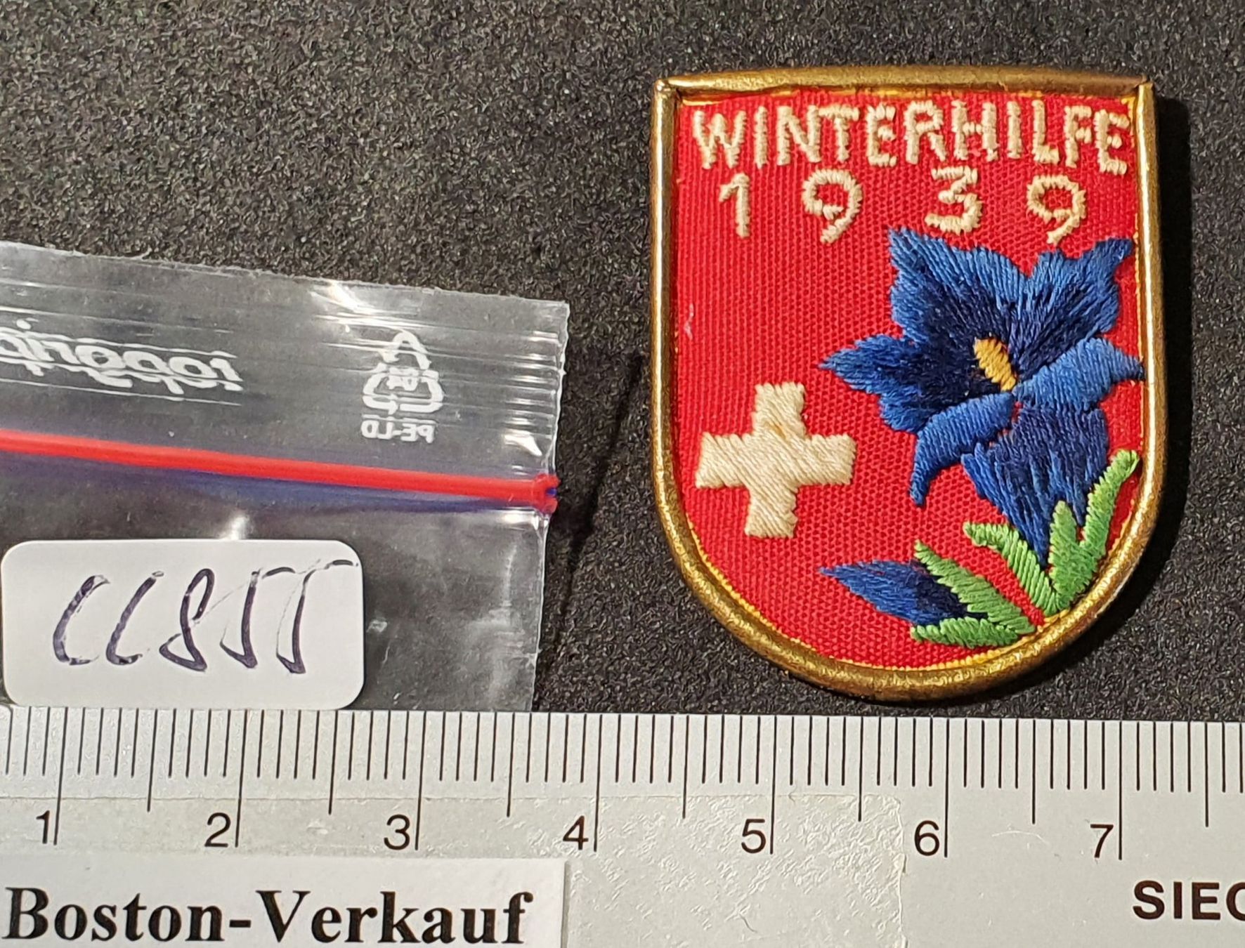 Placchette & Badge: CC855 - Winterhilfe Abzeichen 1939 Enzian – Usato da Reinach BL venduto da Boston-Verkauf 2