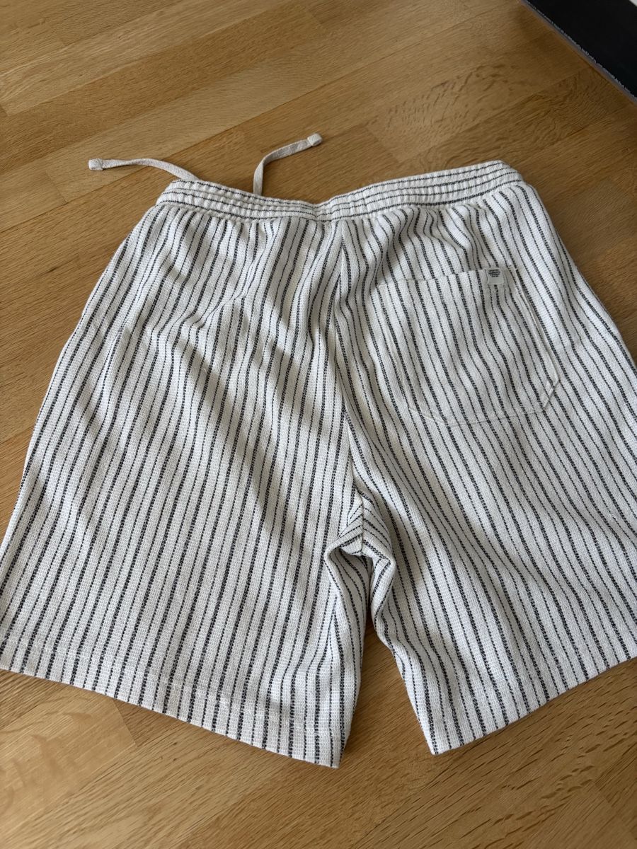 Pull&Bear Pantaloni: Pull & Bear Männer Short M weiß schwarz  – Usato da Fribourg venduto da dafral 2