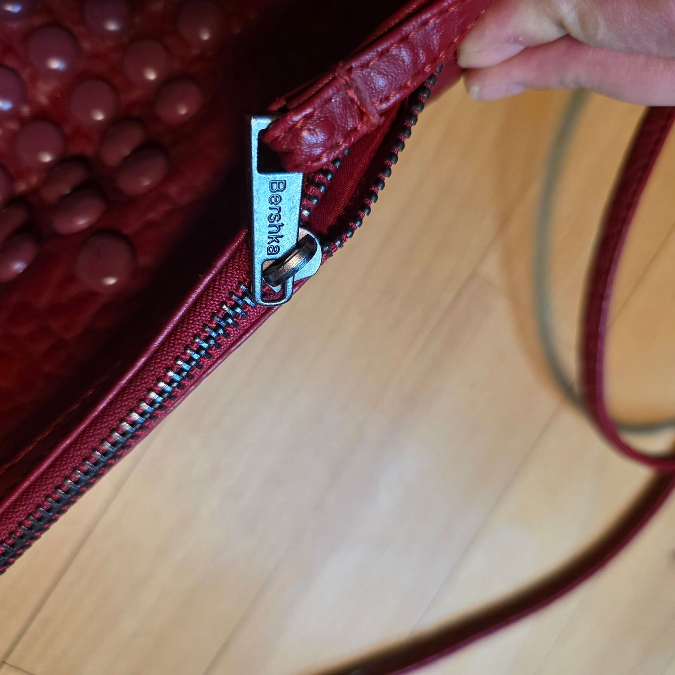 Borse da donna: Bershka rote Tasche mit Nieten – Usato da Wald ZH venduto da CapLux 4