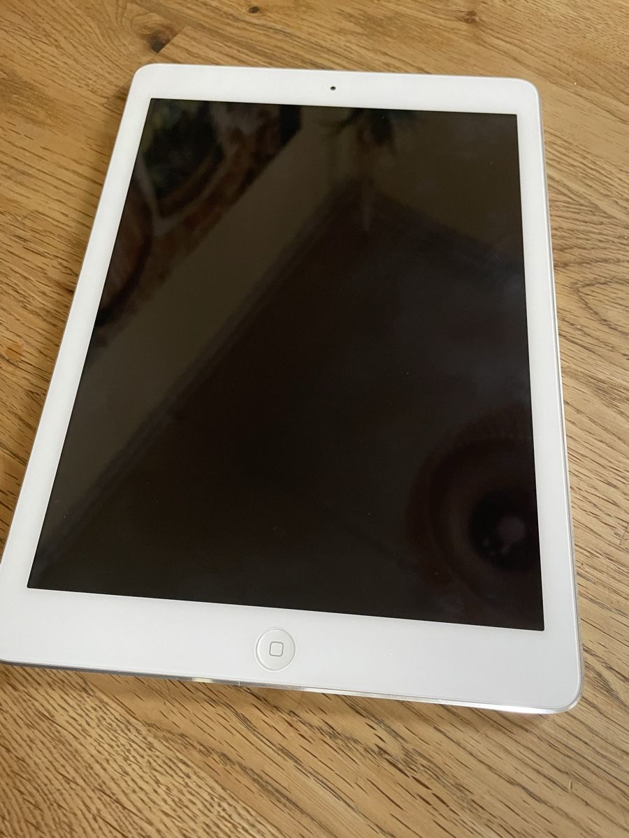 Apple Tablet PC: I Pad Air 16 GB – Usato da Flawil venduto da Naphtali 2