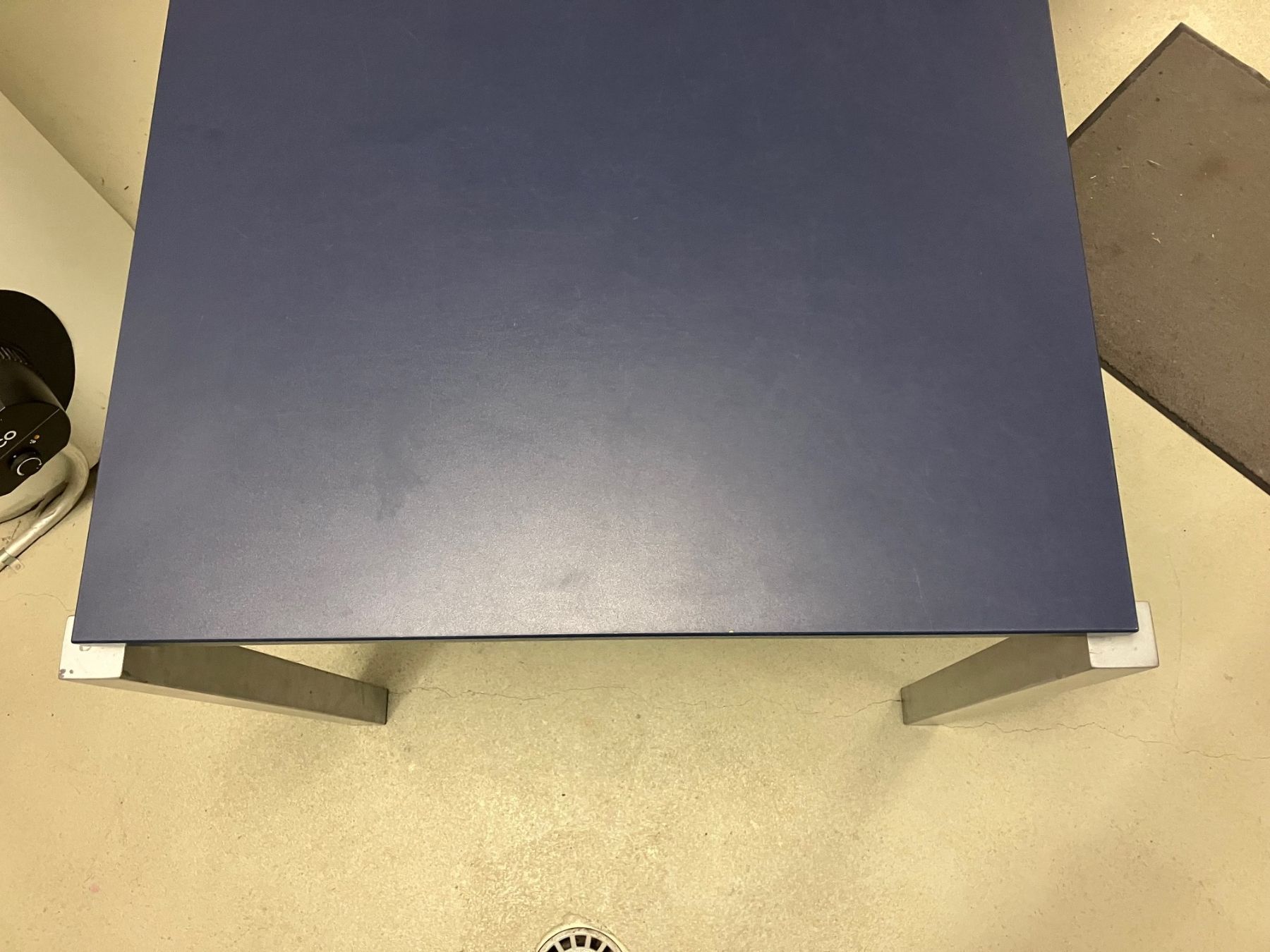 Set di tavolo e panche: Set Büromöbel (2 Tische, 1 Akten/Ordner - Schrank, 1 Rollkor – Usato da Würenlingen venduto da Lunette 2