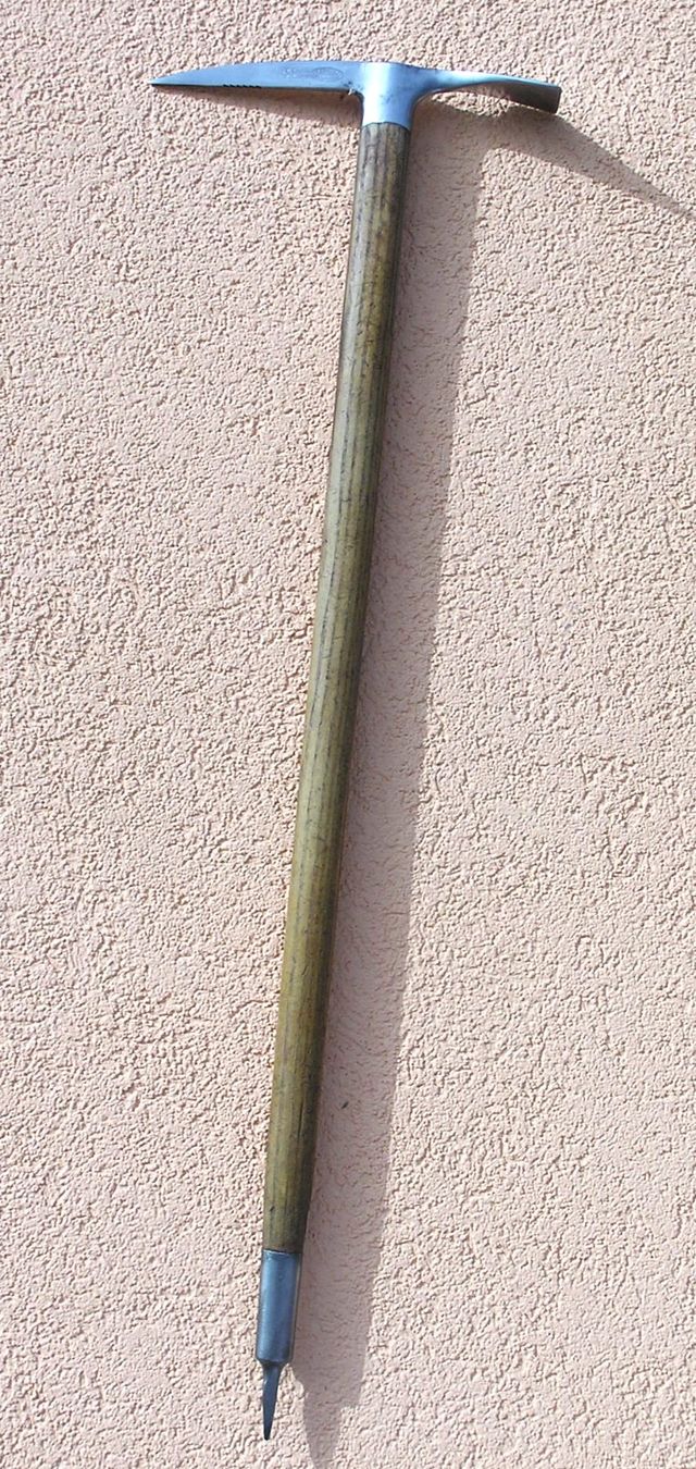 Attrezzatura da arrampicata: ALTER EISPICKEL GLETSCHERPICKEL PIOLET WERKGEN. FULPMES – Usato da Grenchen venduto da Antique-hunter