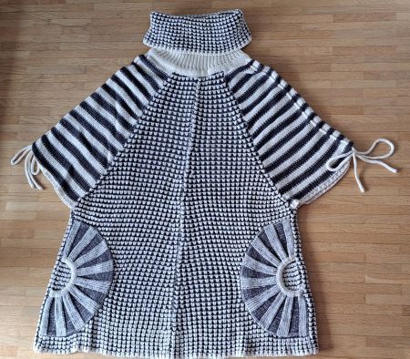 Poncho attractif en maille avec col roulé