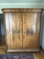 Antiker Schrank / Buffet, Nussbaum, sehr guter Zustand!