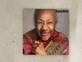 Alberta Hunter LP - Dreaming (VG+)