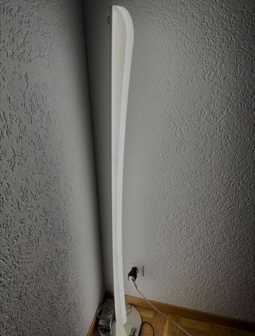 Lampen: LED-Stehleuchte Silber / Weiss Touch – Gebraucht aus Hergiswil LU von hall520