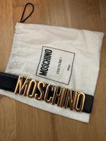 Ceinture Moschino noire avec logo doré - Taille ajustable!