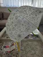 Regenschirm zum Bemalen mit Motiven und Buntstiften