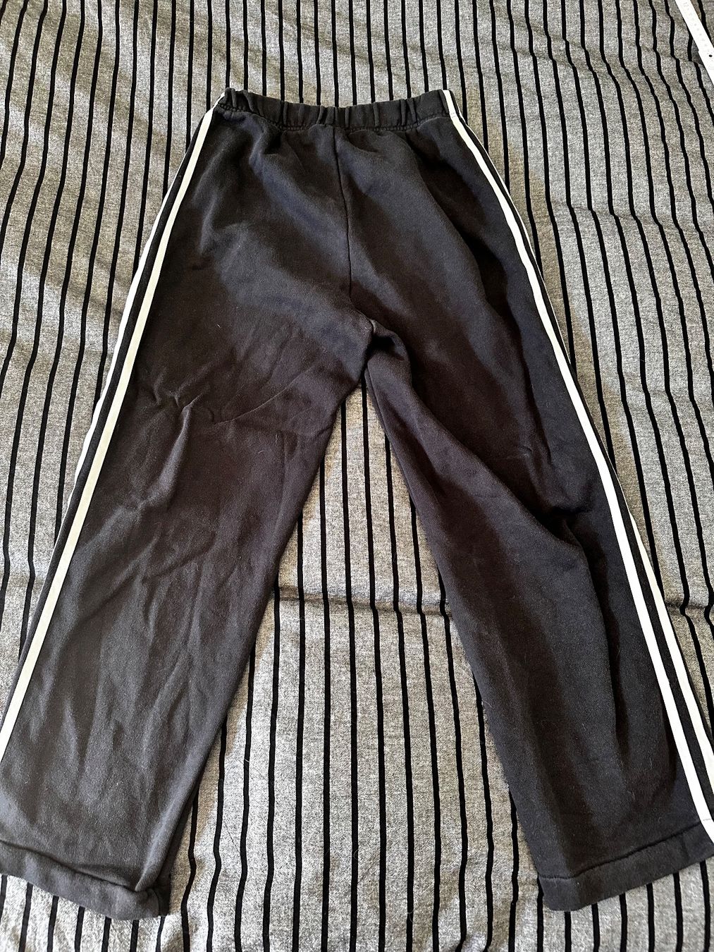 Adidas Pantaloni: Adidas Trainingshose, Grösse S – Usato da Haldenstein venduto da enie123 1