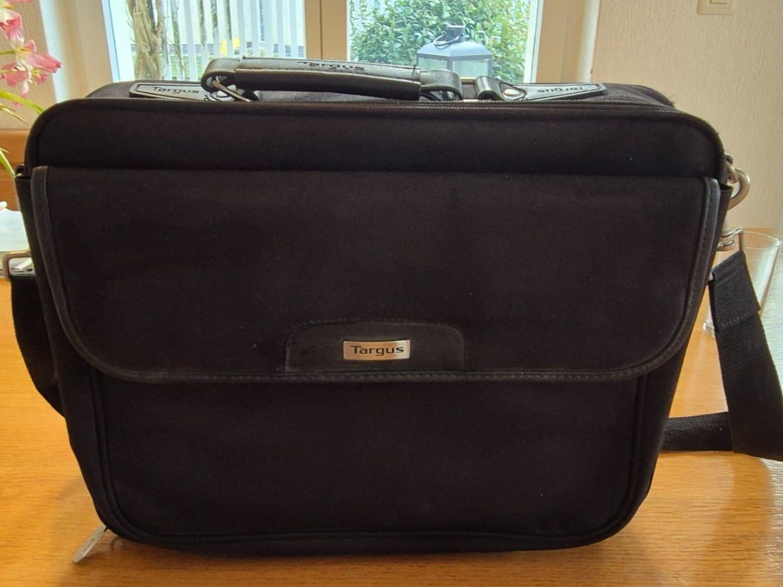Borse: Notebook-Tasche Clamshell 15.6" der Marke Targus – Usato da Kloten venduto da WMG