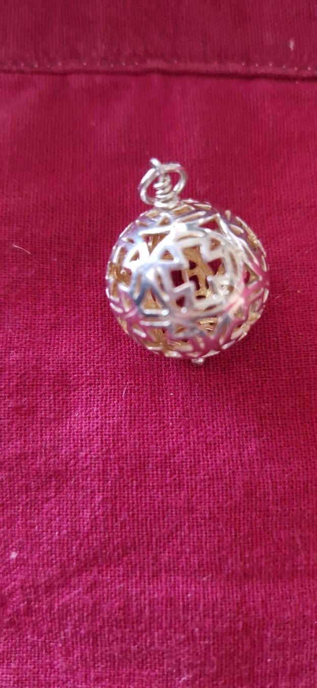 Ciondoli: Pendentif argenté ciselé rond – Usato da Münchenbuchsee venduto da capa2014