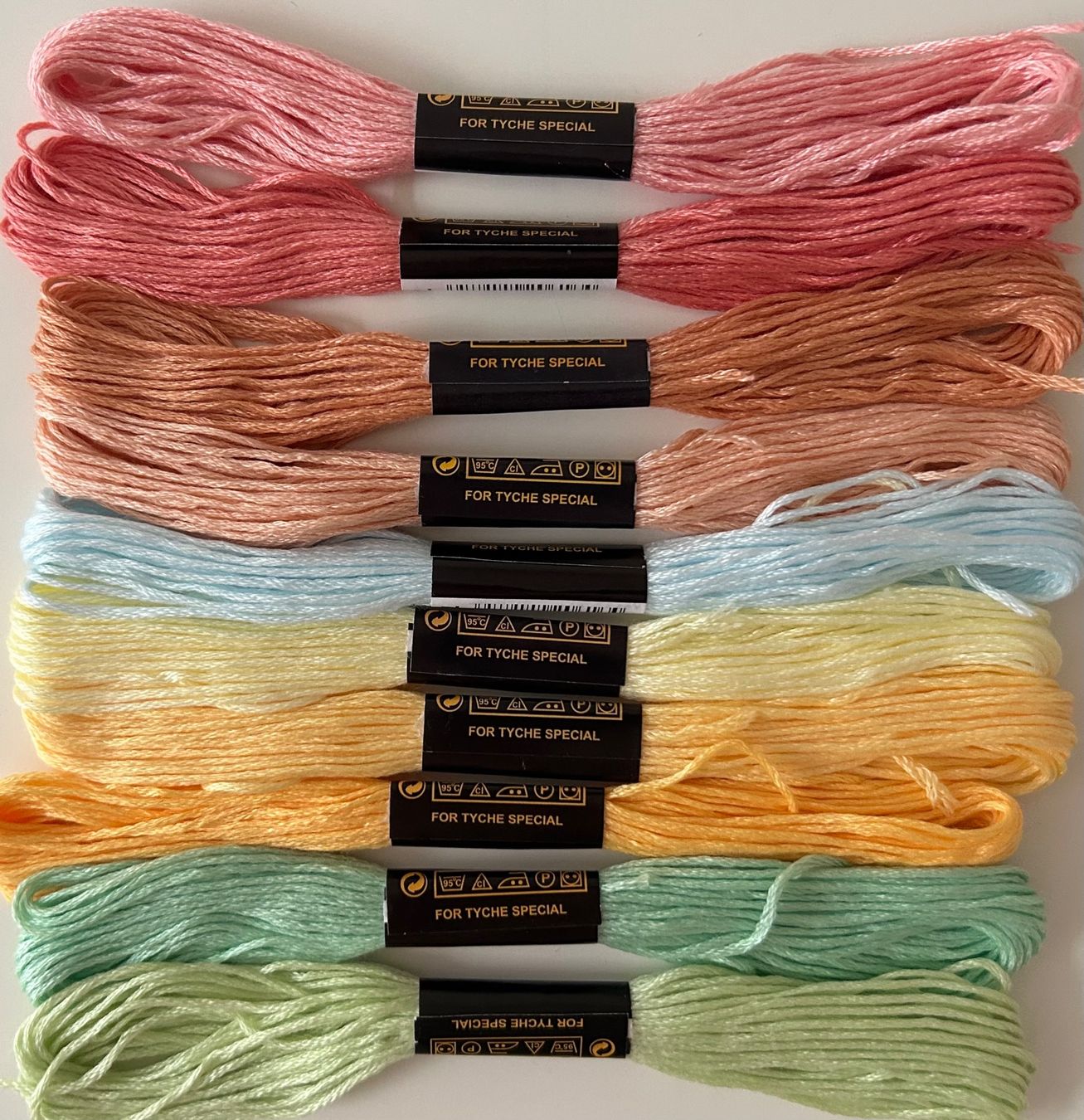 Cordelettes & Fils: 10x Stickgarn neu – Neuf avec emballage d'origine à Geneve par vane267