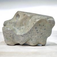 Sculpture en pierre tête de jaguar style Maya Signée. 6.2 Kg