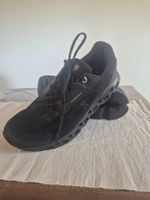 ON Cloudstratus Schuhe schwarz Grösse 42.5
