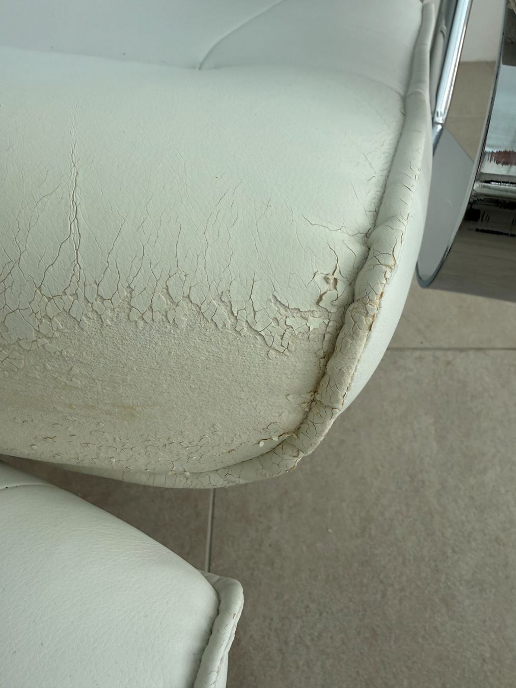 Poltrone: Sessel mit Hocker weiss Lederoptik gebraucht – Usato da Spiez venduto da danfi 4