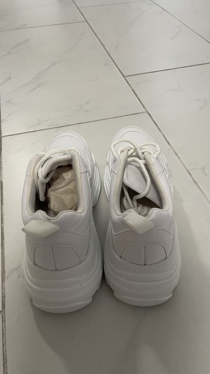 Scarpe da uomo: Weisse Turnschuhe – Nuovo (secondo la descrizione) da Bütschwil venduto da nao_y8tl 1