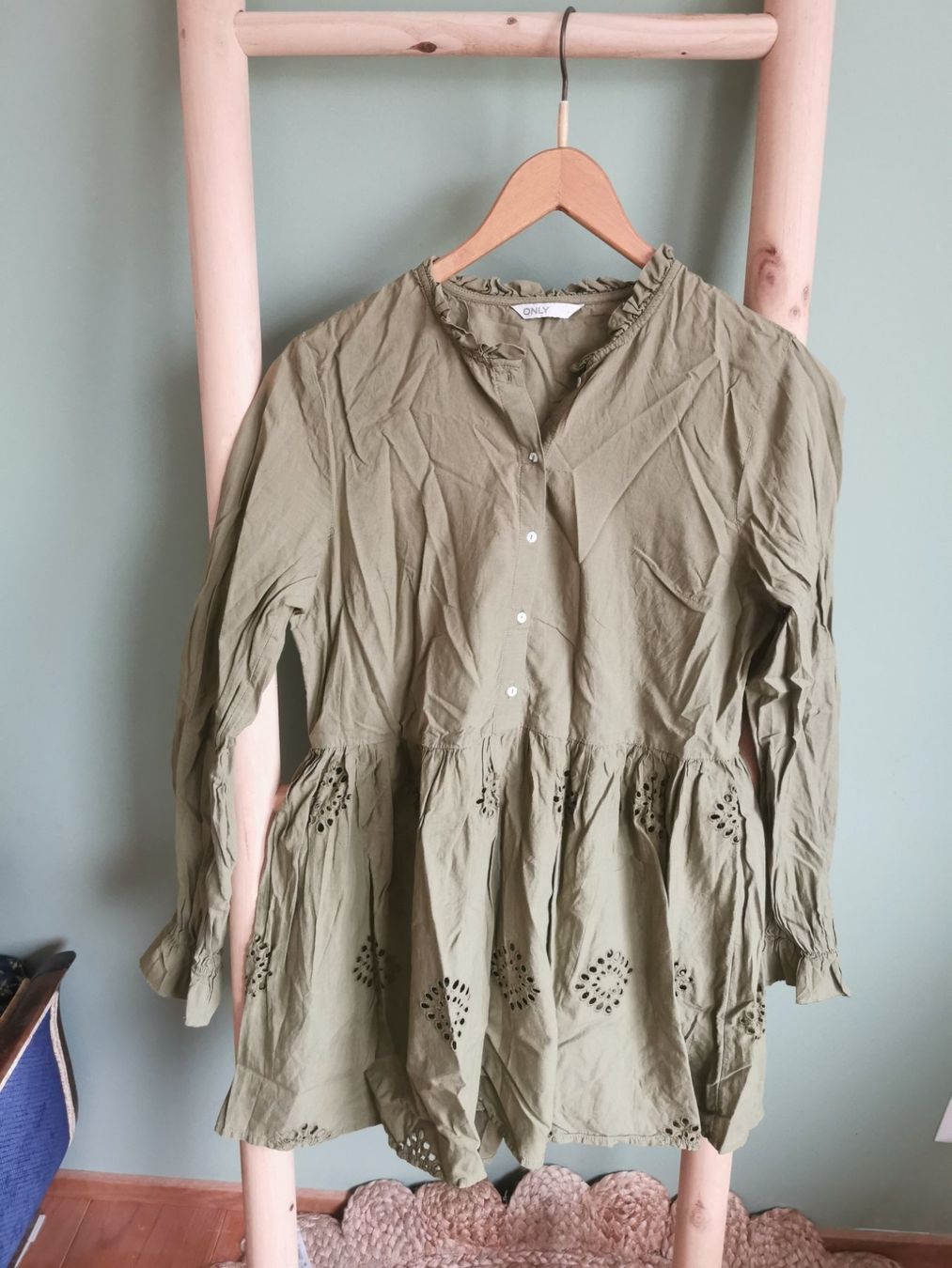 Tuniche: Lange Baumwoll - Bluse M Lochstickmuster – Usato da Magden venduto da 7Sibylle