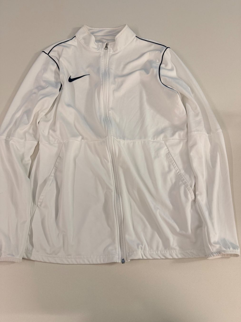 Nike Jacken: Nike Dri-FIT Track Jacket Weiss, Grösse L – Gebraucht aus Wollerau von falkenauge444