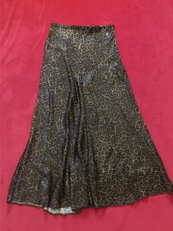 Zara Midi rock, Gr.36 Leo Muster, Top Zustand für Herbst!