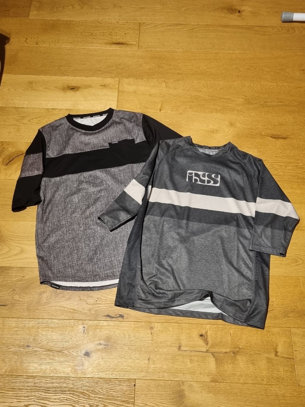 T-Shirts: DaKine und IXS MTB Shirts – Gebraucht aus Bellikon von Jake-la-Motta