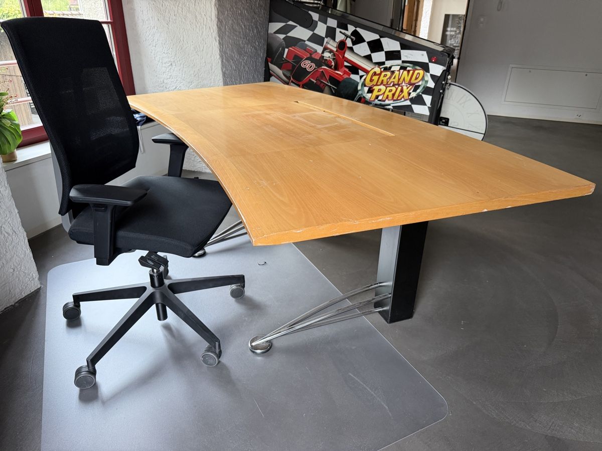 Schreibtische: Schreibtisch mit Bürostuhl – Gebraucht aus Wildegg von Dmusso 2