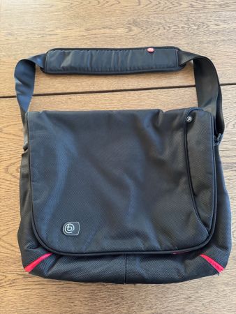 Hochwertige Umhängetasche / Laptoptasche - Top Zustand!