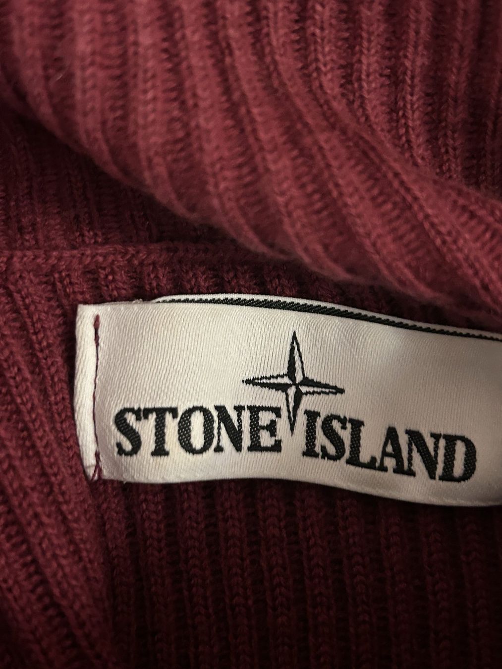 Stone Island Pullover & Sweatshirts: Stone Island Rollkragenpullover / Bordeaux Rot / Grösse XXL – Gebraucht aus Maur von Makiga7 3