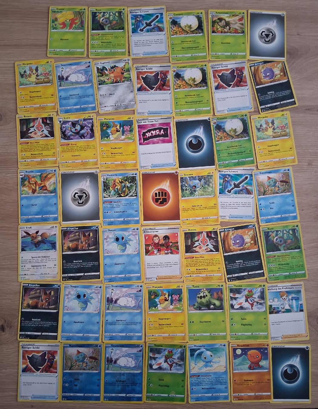Pokemon Karten Set Deutsch – 60 Karten Inkl. 5 Holo/Reverse, 45 Common/Uncommon, 5 Trainer & 5 Energie