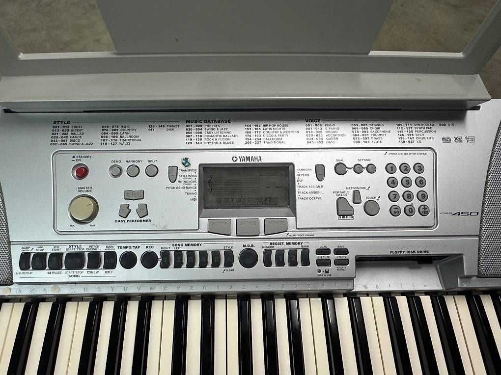 Yamaha Strumenti musicali: Yamaha Keyboard mit Pedal und Ständer – Usato da Hinwil venduto da marinaschroder 4