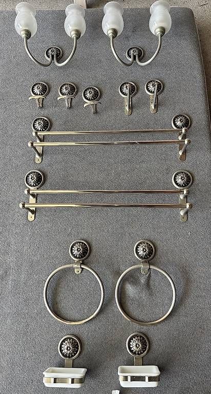 Portasciugamani: Ensemble SdB porte-serviettes, -savon et appliques – Usato da Les Pontins venduto da galaud